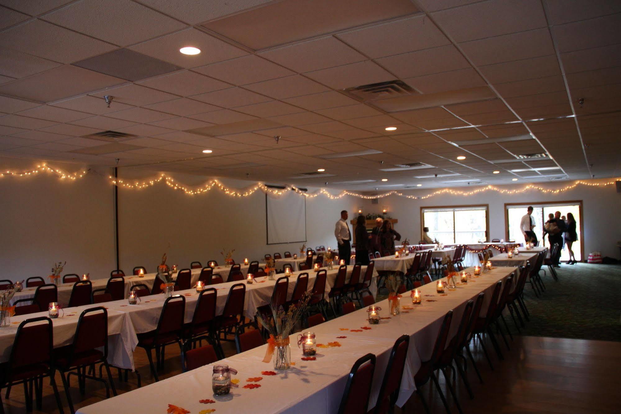 Mcquoid'S Inn And Event Center Isle エクステリア 写真