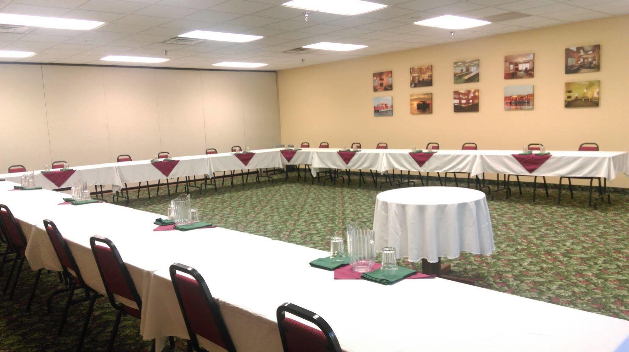 Mcquoid'S Inn And Event Center Isle エクステリア 写真
